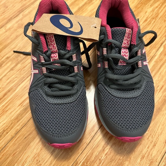 Asics kids sneakers size 2 - Picture 2 of 4